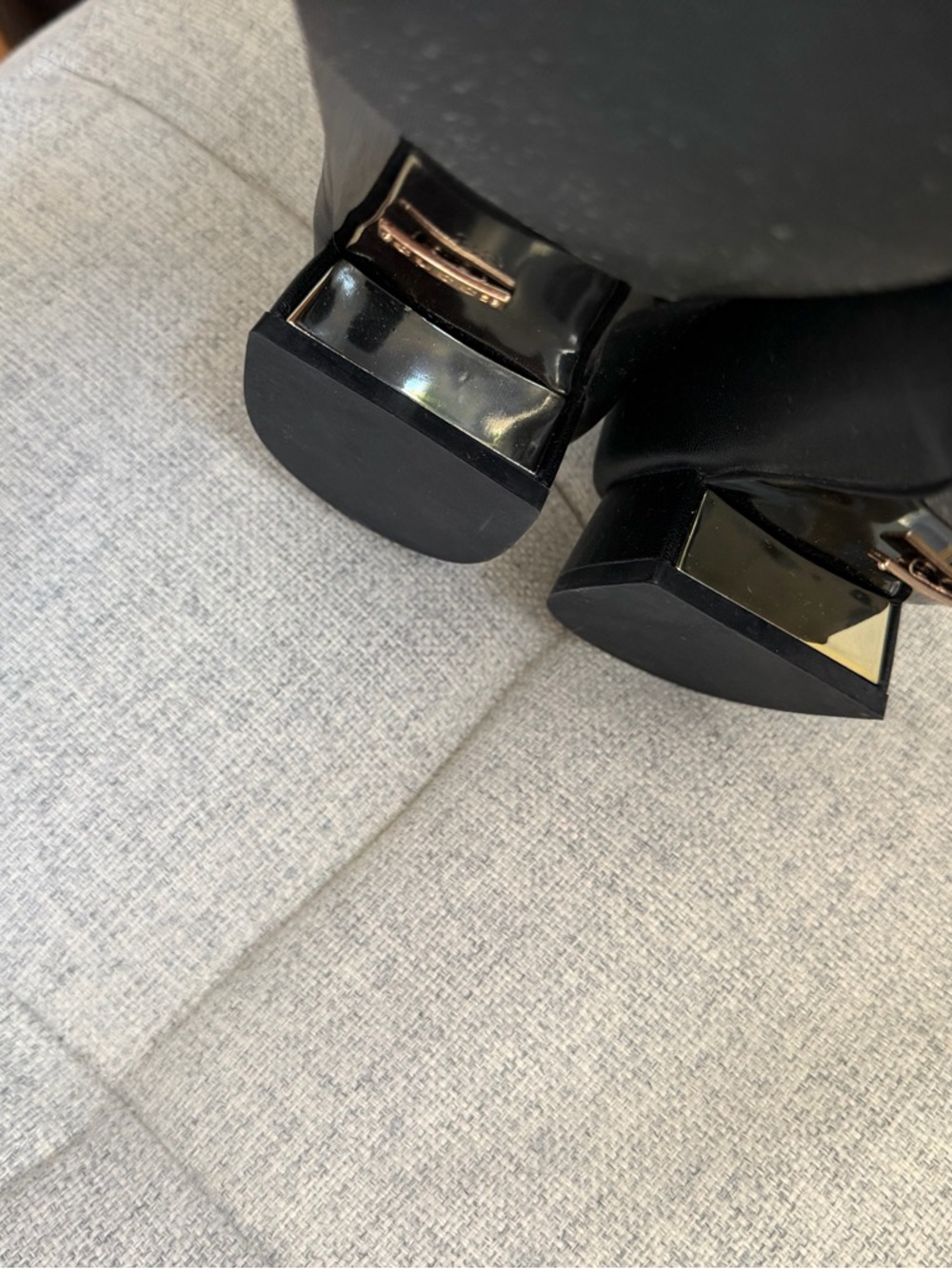 Gucci Black Leather Horsebit Pumps with Gold Hardware - Picture 9 of 10